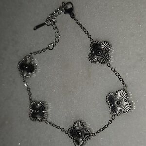 Elegant Silver Clover  Bracelet New..great Holiday Gift
